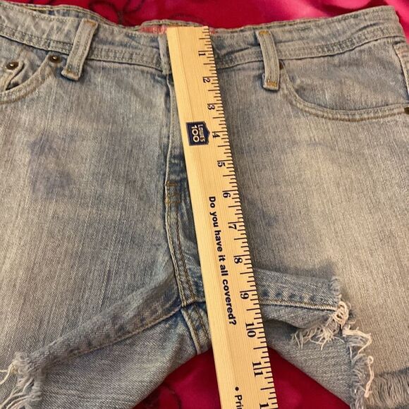 Levi’s Frayed Super Low Denim Shorts Size 11 - Picture 5 of 9